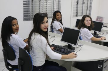 Veleiros lança cursos de tecnologia para meninas